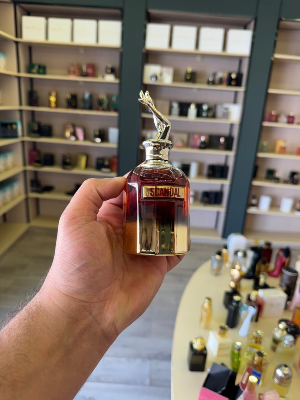 سكاندال ابسولو